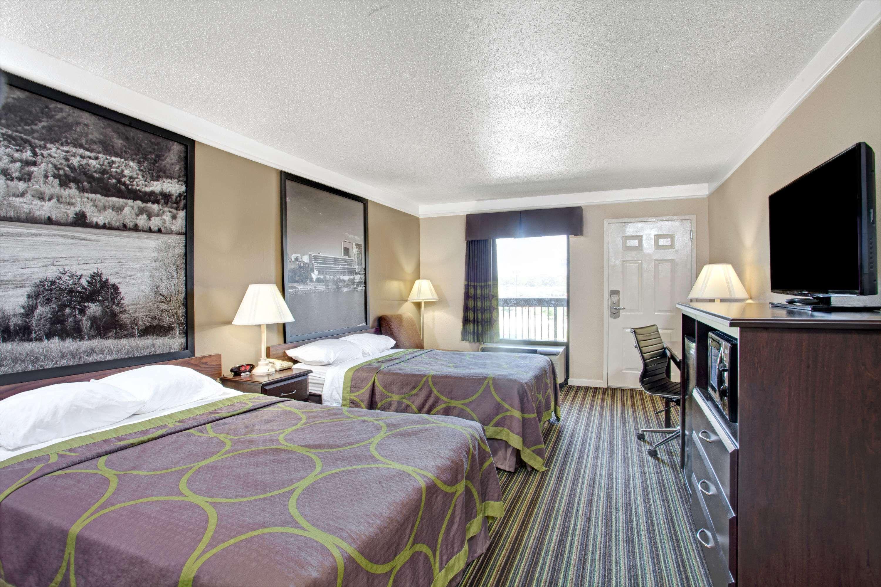 Super 8 By Wyndham Knoxville East Exteriör bild