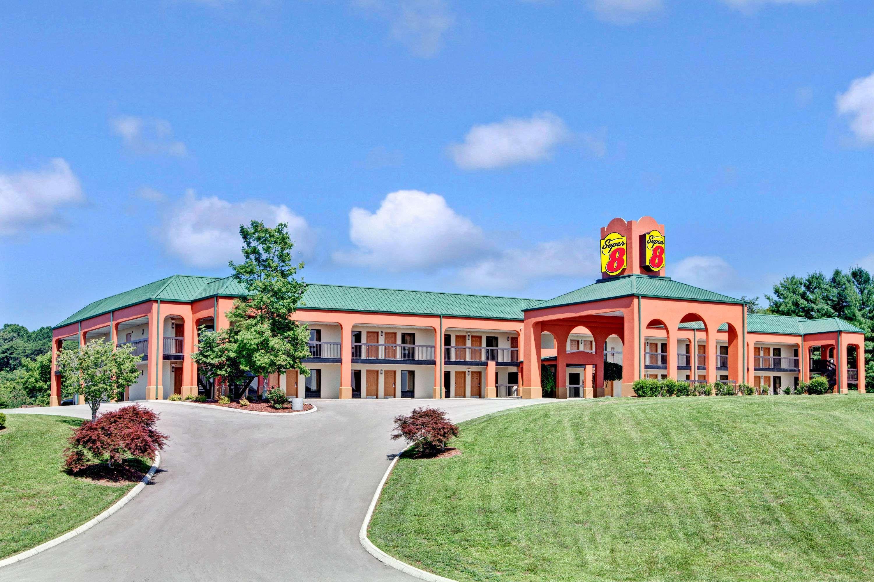 Super 8 By Wyndham Knoxville East Exteriör bild